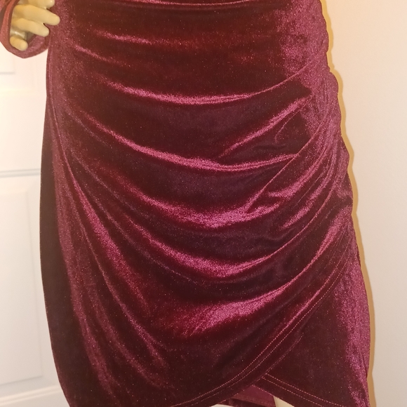 Long Sleeve Velvet Dress - Picture 5 of 6